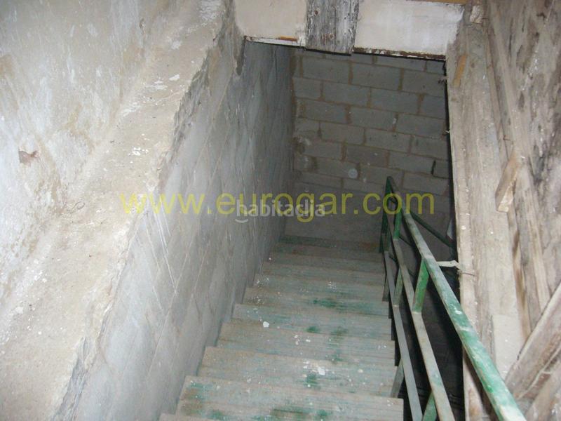 Foto b9aa3bd3-7e70-4e63-bbb3-5357d489d39f. Casa  con buhardilla y local comercial céntrico 46370 en Chiva