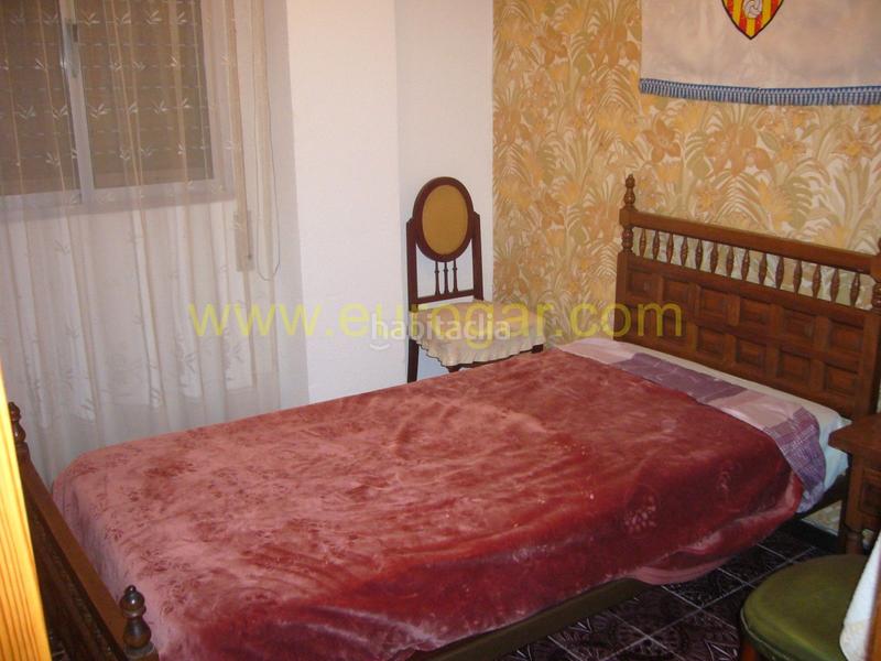 Foto e7b500a0-7655-484a-a5b3-b99197a9e8a9. Casa  con buhardilla y local comercial céntrico 46370 en Chiva
