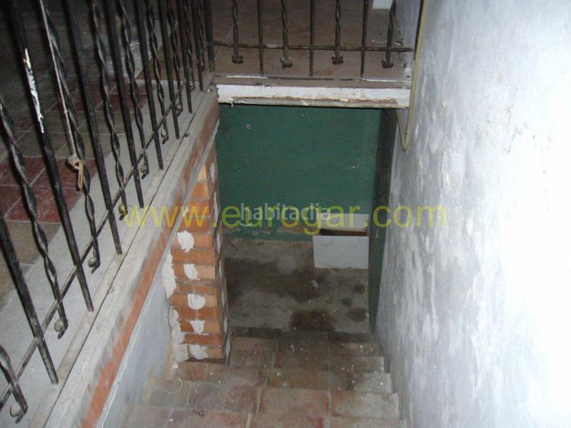 Foto ea1d9557-0710-42e4-9b14-97604ec7b6de. Casa  con buhardilla y local comercial céntrico 46370 en Chiva