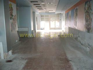 Casa a Centro. Casa con buhardilla y local comercial céntrico en chiva 46370