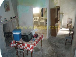 Casa a Centro. Casa con buhardilla para reformar en chiva 46370