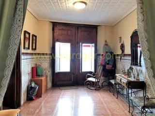 Casa a Centro. Casa de tres alturas en venta en cheste 46380
