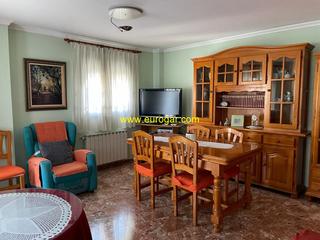 Casa a Buñol. Casa en venta de tres alturas (con ascensor) en buñol 46360