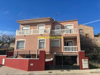 Casa adossada a Godelleta. Casa adosada de 208m2 con piscina en godelleta 46388
