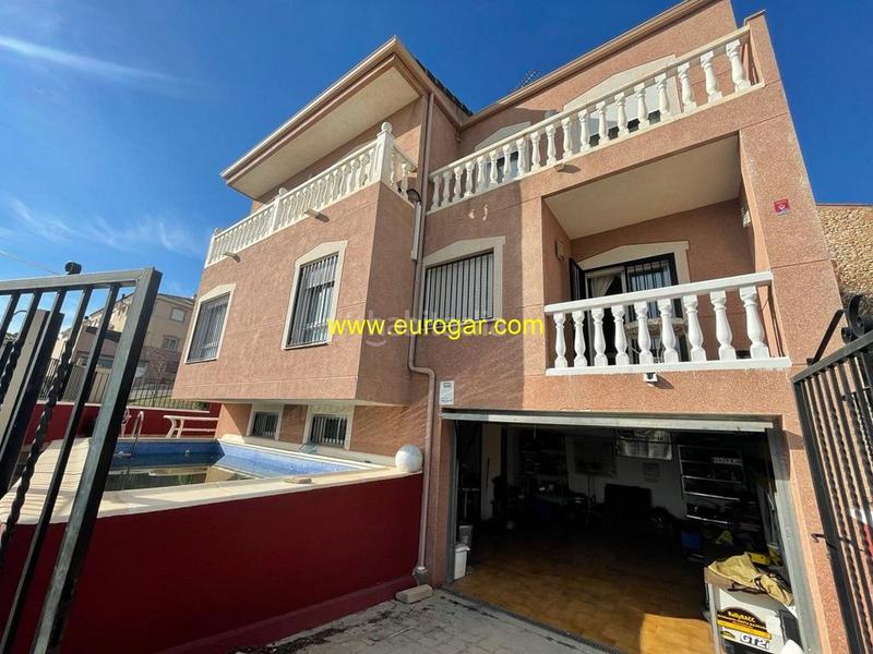 Foto 6f9071f5-b878-4ea6-9975-6ef57d6fde54. Casa adossada amb aparcament piscina a Godelleta