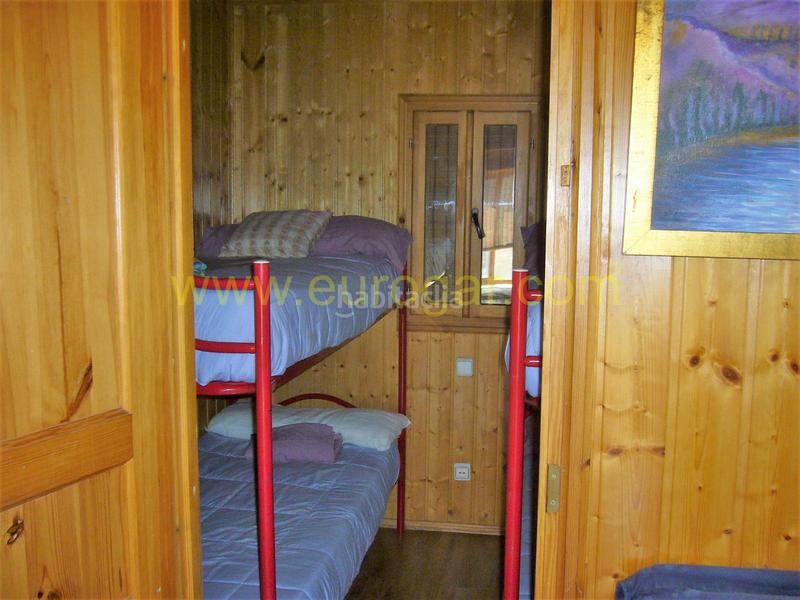 Foto f0fed789-ebfd-45b0-aec1-1195b88a9aa0. Chalet casa de madera en venta 46370 en Centro Chiva
