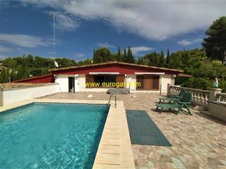Xalet a Centro. Chalet en venta en la loma del castillo, chiva 46370