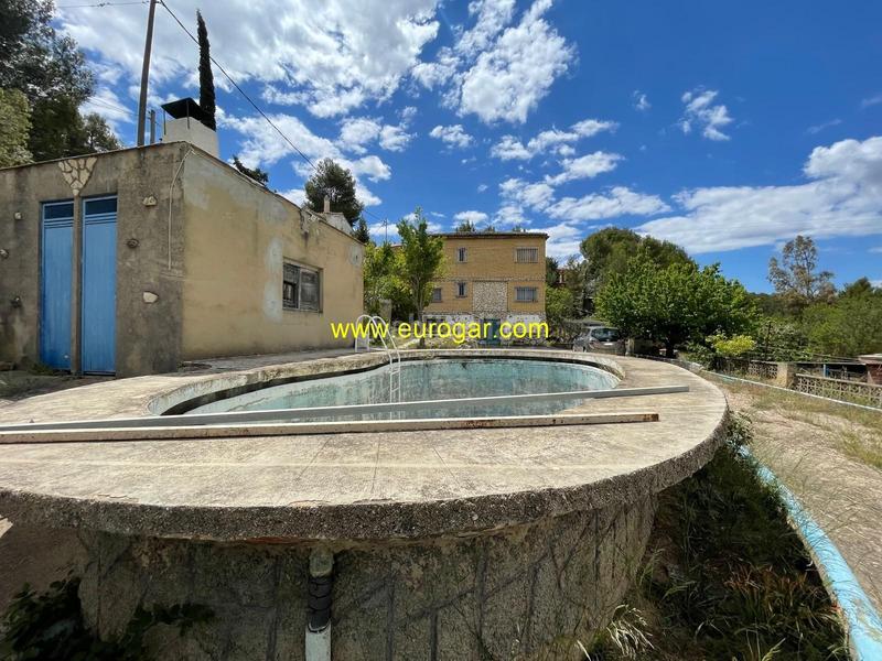 Foto b4cc1570-3281-4883-8108-365a76a59e2a. Chalet con camino parcheggio piscina in Buñol