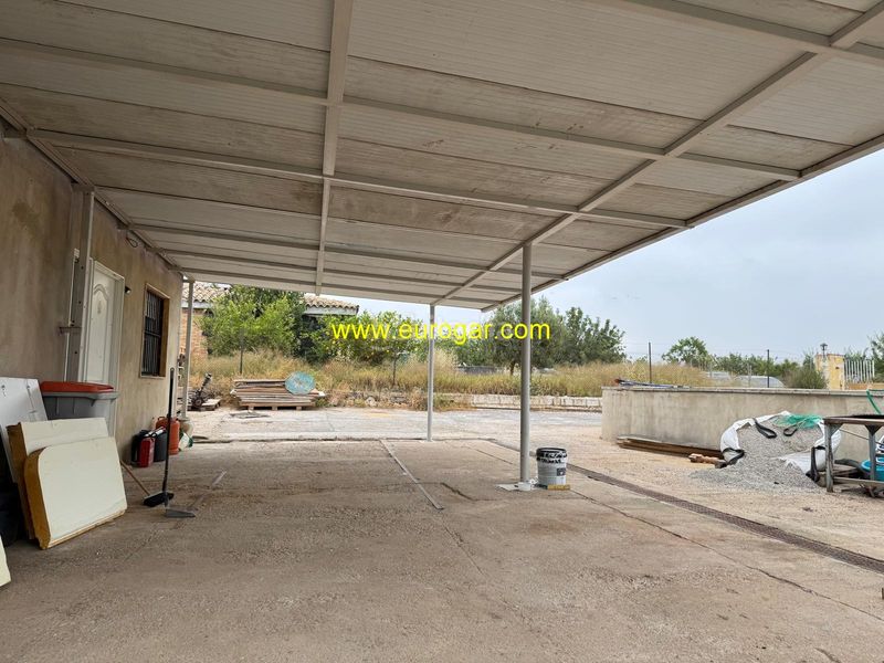 Foto c99db43c-22b2-47ff-87aa-1d56e0505b24. Xalet amb xemeneia aparcament piscina a Centro Chiva