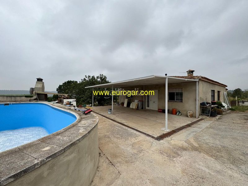Foto e45f3cf2-bfbf-49b6-bfe5-3b5244e872be. Xalet amb xemeneia aparcament piscina a Centro Chiva