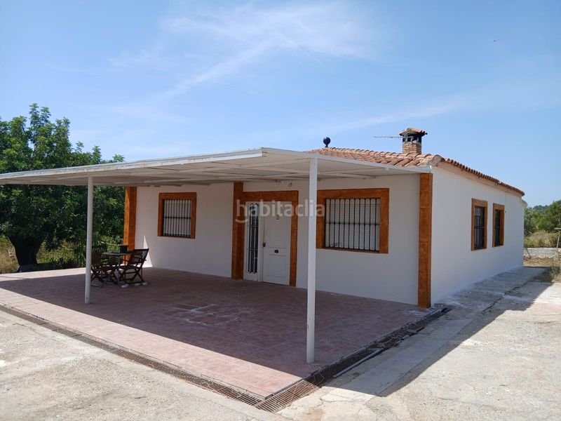 Foto 23fc2988-c630-4089-b652-806b519d8a3d. Xalet amb xemeneia aparcament piscina a Centro Chiva