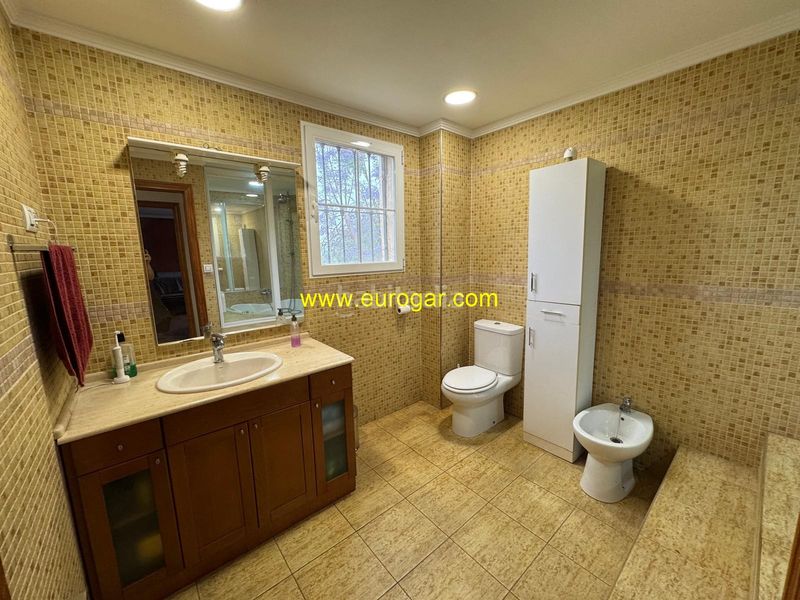 Foto 6a31ef33-fd18-4722-a471-736f1a644272. Xalet amb xemeneia aparcament piscina a Centro Chiva