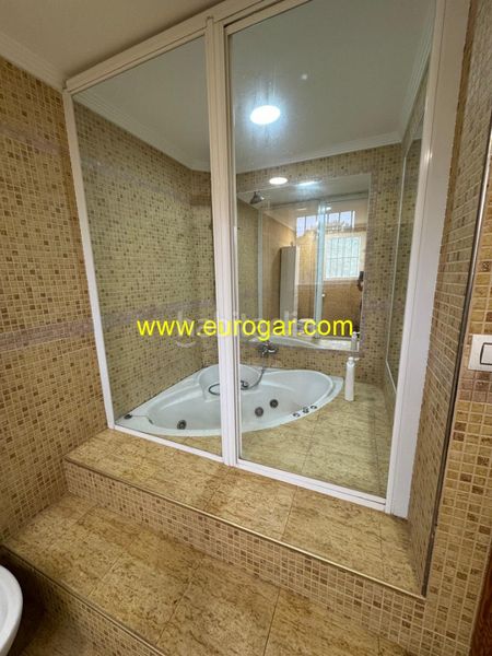 Foto c96466c1-22c3-4b0b-8eb8-05166d05a0f8. Xalet amb xemeneia aparcament piscina a Centro Chiva