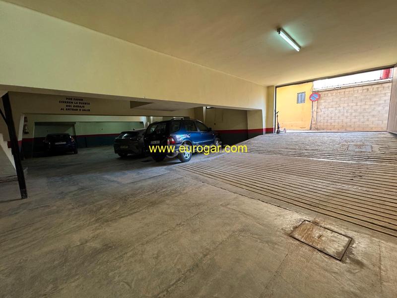 Foto 48ad8236-82ba-4c51-9c12-2a96e10792f8. Aparcament cotxe a Centro Chiva