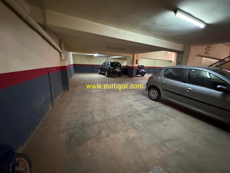 Foto a4c61d86-a1ce-43ec-b30d-c19bf75031b4. Parking coche en Centro Chiva