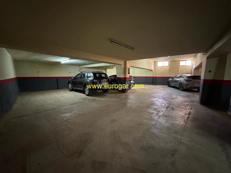 Foto a5b5b170-7b42-4232-9e3c-61087799c692. Parking coche en Centro Chiva