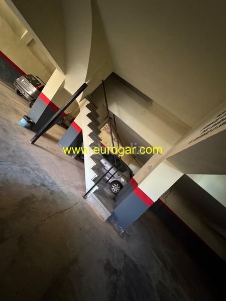 Foto a56a37eb-d271-450a-ba94-e0f86d25b6e0. Autoparkplatz in Centro Chiva