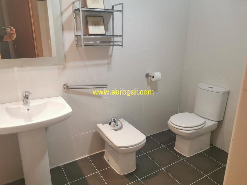 Foto 64abb166-bf2c-404c-90c8-8b6f720f0458. Àtic amb aparcament a Centro Chiva