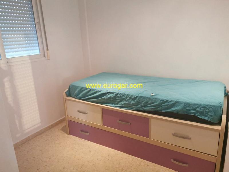 Foto 6b6e9dde-287d-4d44-8818-31de54baf754. Àtic amb aparcament a Centro Chiva