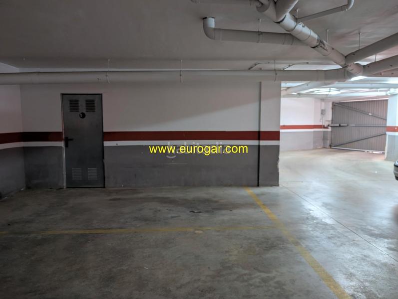 Foto 8c6dcb6d-a431-4fe7-9274-c94e7496e3b2. Àtic amb aparcament a Centro Chiva