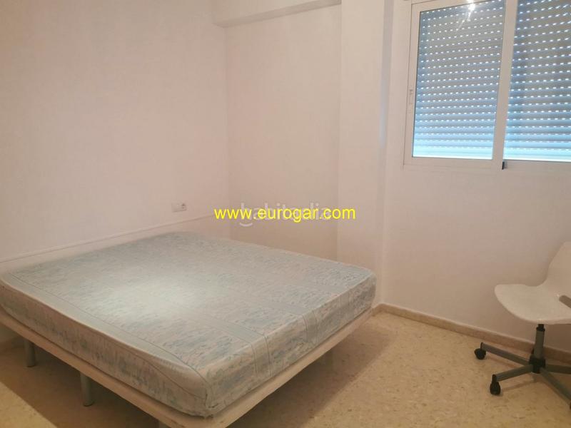 Foto e17201e3-5043-425c-bba9-a51470b5879a. Àtic amb aparcament a Centro Chiva