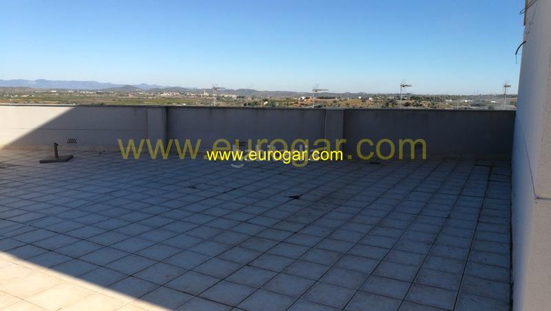 Foto e966cc80-b318-48e7-a245-88dfb036bcfc. Àtic amb aparcament a Centro Chiva