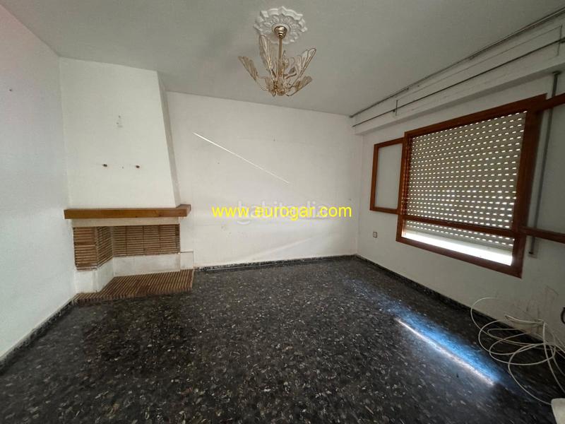 Foto ed63f561-7958-4159-940a-2b5927747185. Casa amb xemeneia a Centro Chiva