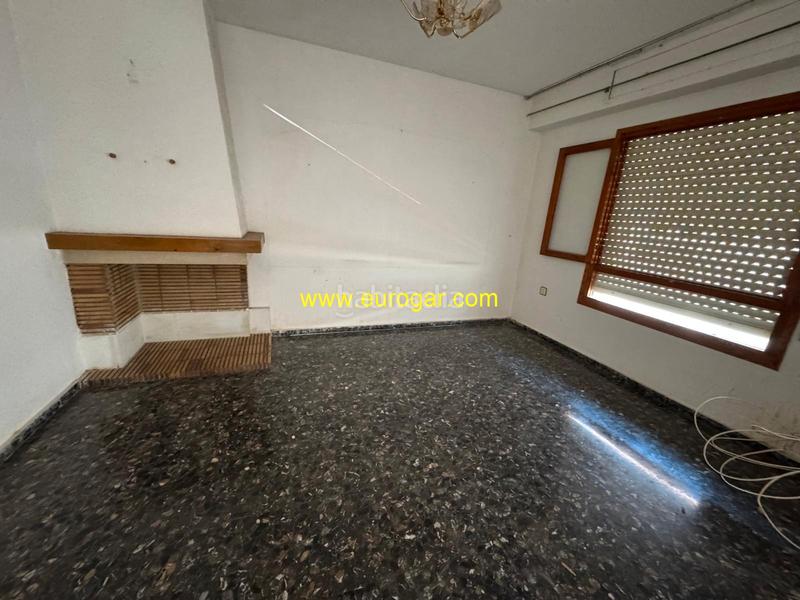 Foto fa2744a2-009e-48a1-b1e1-3dd5582cf905. Casa amb xemeneia a Centro Chiva