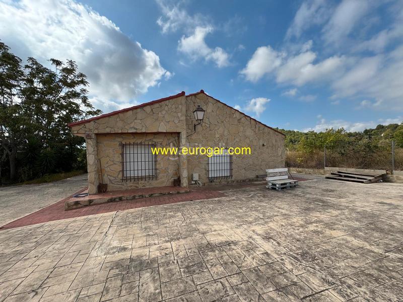 Foto 0c268859-9bd8-42e3-8d7f-5a6f09413d74. Xalet amb xemeneia piscina a Godelleta