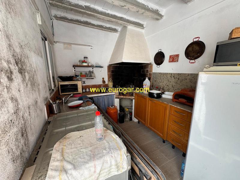 Foto f89afd1c-bb95-479c-8fd1-4d2527e18e39. Xalet amb xemeneia piscina a Godelleta