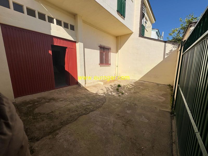 Foto 044f9746-34b2-4de8-b4c8-cecbaed22339. Rent house with parking in Centro Chiva