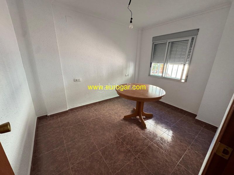 Foto ac295281-69d3-4369-82cf-25d982679ef8. Rent house with parking in Centro Chiva