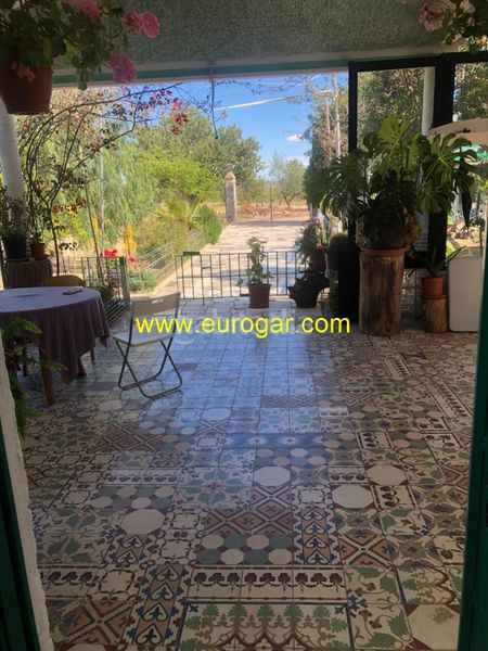 Foto 77c4bd1a-ac02-47c8-9b68-656b9787c8b6. Xalet amb xemeneia aparcament piscina a Las Pedrizas Chiva