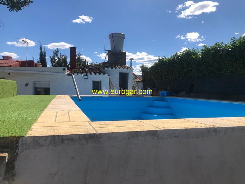 Foto 84321f4d-cbdf-4f3d-a67f-f3abb3ff0676. Xalet amb xemeneia aparcament piscina a Las Pedrizas Chiva
