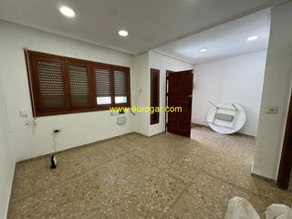 Rent Business premise in Centro