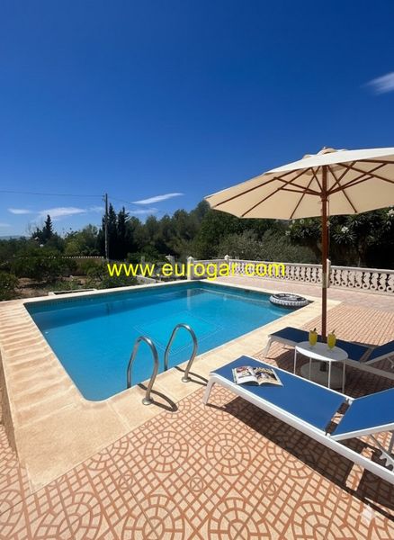Foto dd0848b9-0374-4dde-871b-181a3af44681. Xalet amb aparcament piscina a Godelleta