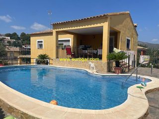 Xalet a Centro. Chalet en venta en las pedrizas, chiva 46370