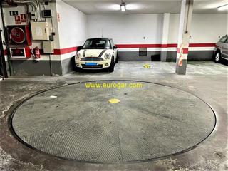 Aparcament cotxe a Sant Francesc. Amplia plaza de garaje en venta, frente al mercado central de va