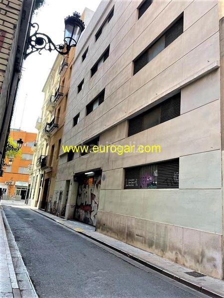 Foto d5b4b7e8-0670-44bd-8b7c-b68b0fe865b1. Parking voiture dans Sant Francesc Valencia