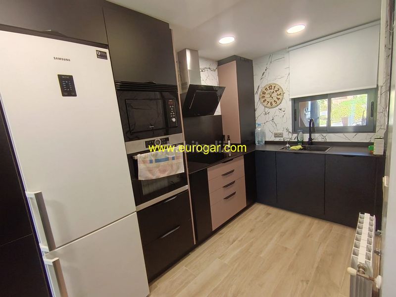 Foto 36cffeee-b6ba-45e7-8ec8-199a419d5db9. Apartament amb calefacció aparcament piscina a Centro Chiva