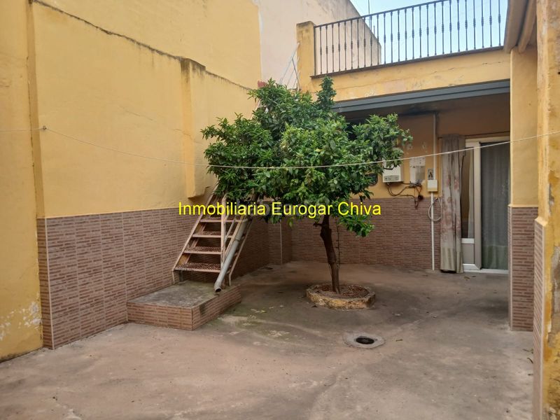 Foto 3f569c74-1f45-46ff-aeb6-ccb2838103bd. Casa con parcheggio in Cheste