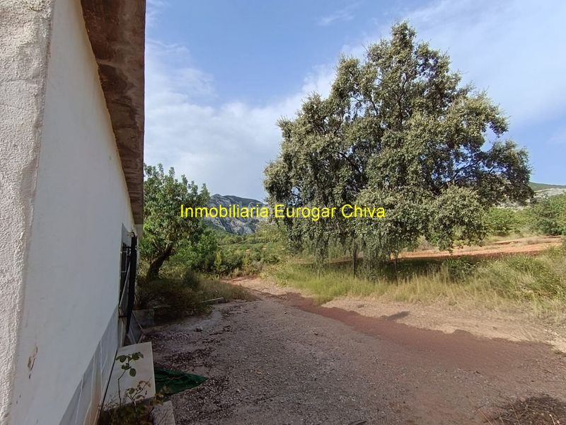 Foto f1148d7b-9e71-4aa6-bd26-44108b704ed3. Masia amb xemeneia a Centro Chiva