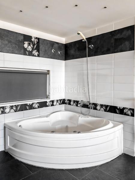 Foto d1bee590-6a8c-49bb-a77c-862426a64c71. Apartamento primera linea de playa en Port Saplaya Alboraya