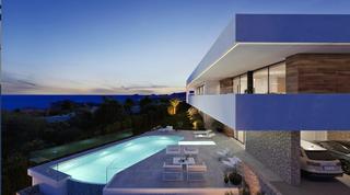 Chalet en Cumbre del Sol. Una villa de lujo con piscina infinita y diseño contemporáneo