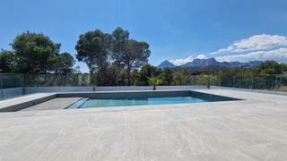 Xalet en El Tossal-Bello Horizonte. Lujosa villa de obra nueva acabada y disponible