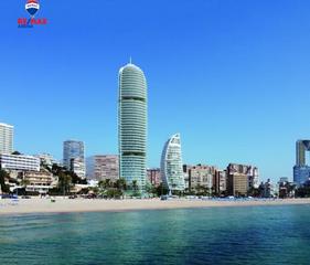 Apartamento en Playa Poniente. Gran rascacielos en la primera línea de playa en benidorm.