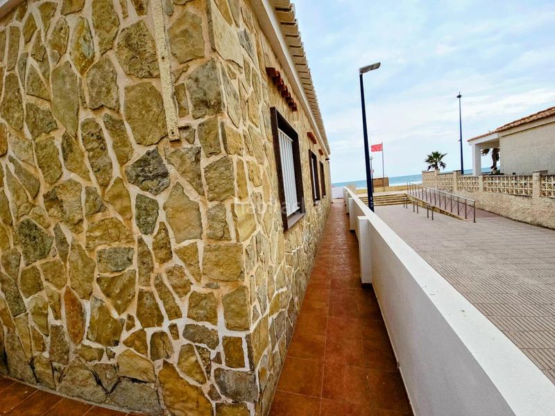 Foto 0460caa2-6465-4e1d-bf6b-7dbeb8827047. Alquiler chalet  en primera línea de playa con vistas únicas al mediterráneo en Miramar