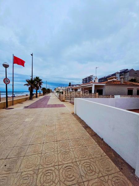 Foto e1daeb9f-43bb-49a6-97a9-a6e9098d1b43. Alquiler chalet  en primera línea de playa con vistas únicas al mediterráneo en Miramar