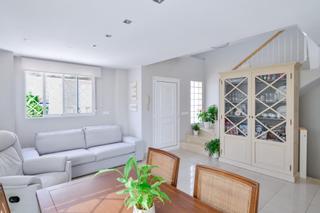 Haus in Daimús. Bonita casa unifamiliar con piscina,  a 600 mts. del mar, playa