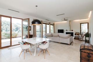 Chalet à Urbanizacion de la serreta 3. Villa con piscina infinity y espectaculares vistas a la montaña
